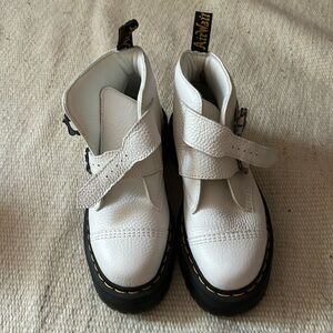 *Like New* Doc Marten Devon Flower Boot in White